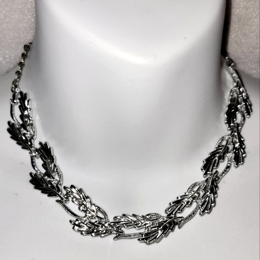 Vintage Leaf Design Silver-tone Choker / Necklace